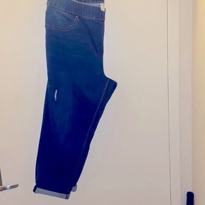 Terra & Sky elastic waist cropped denim.